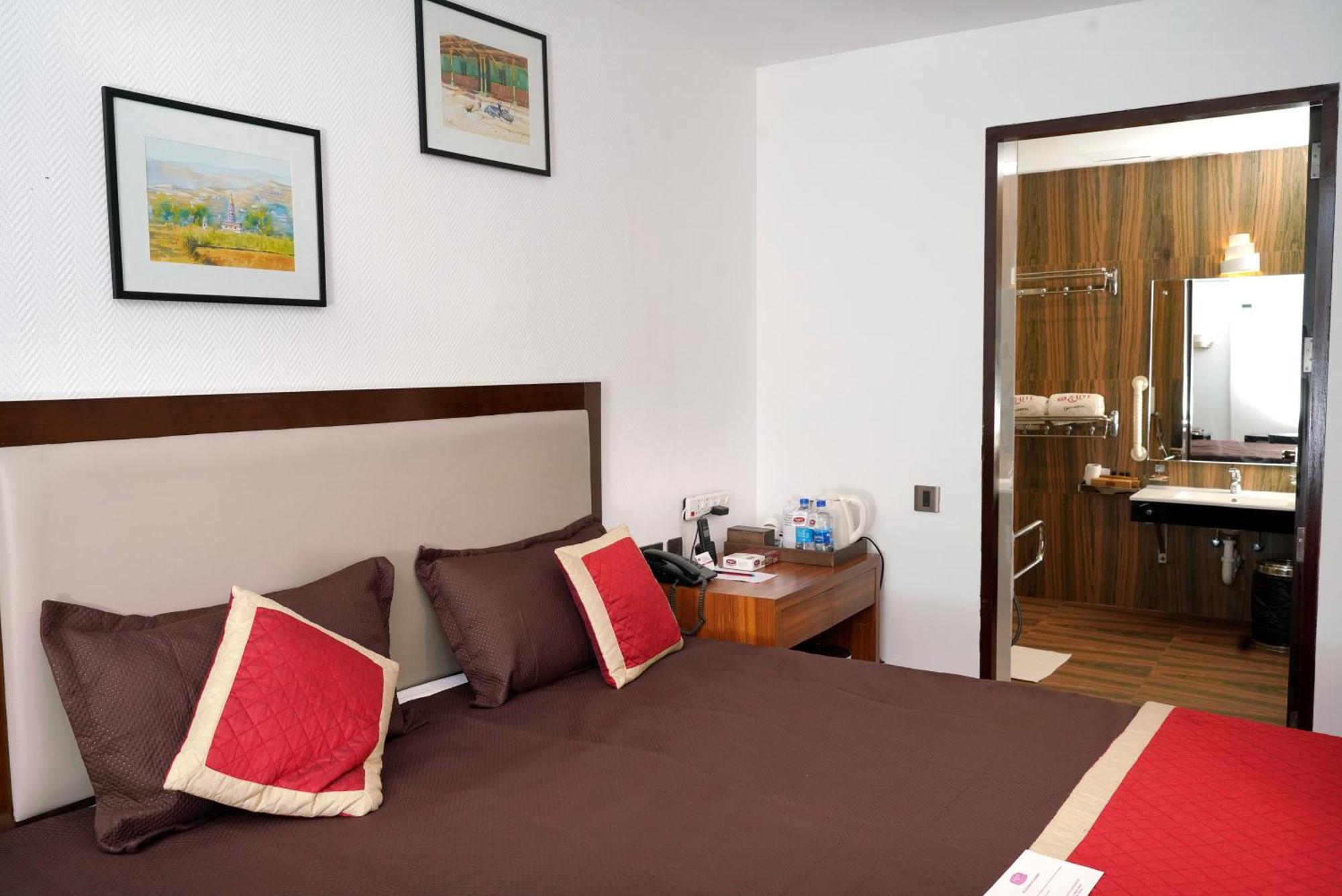 Kga Elite Continental Hotel Tiruvalla Eksteriør billede