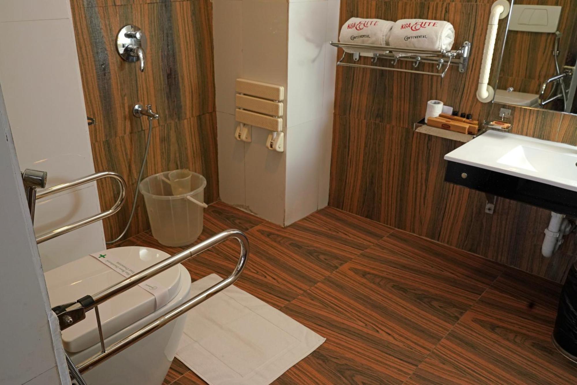 Kga Elite Continental Hotel Tiruvalla Eksteriør billede