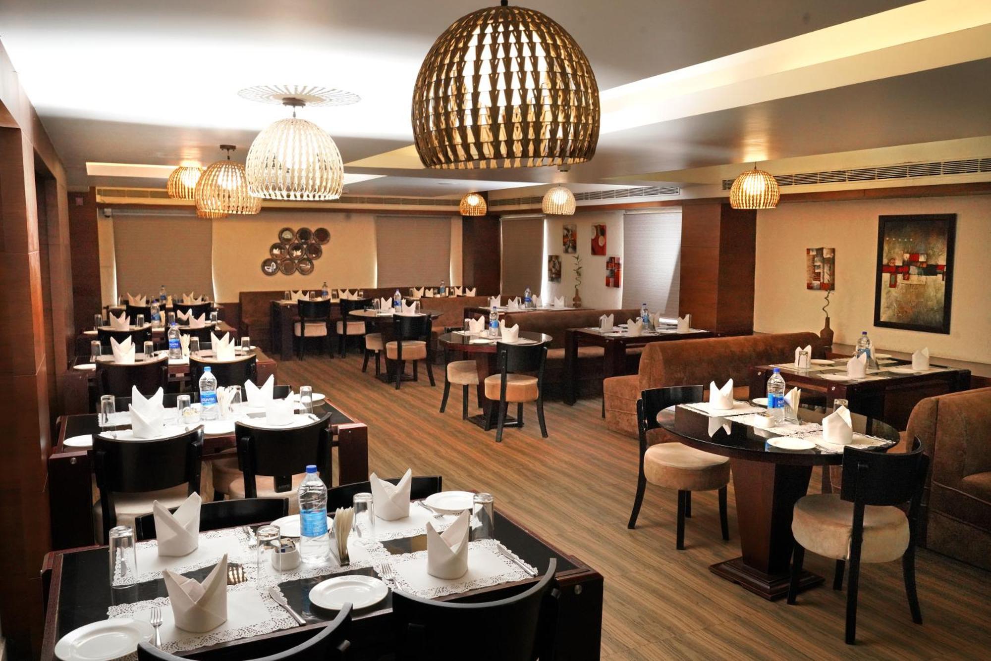 Kga Elite Continental Hotel Tiruvalla Eksteriør billede