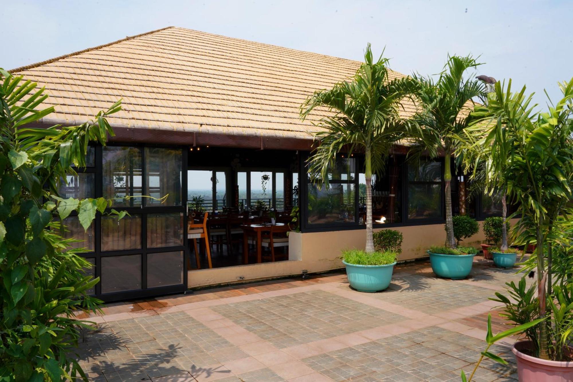 Kga Elite Continental Hotel Tiruvalla Eksteriør billede