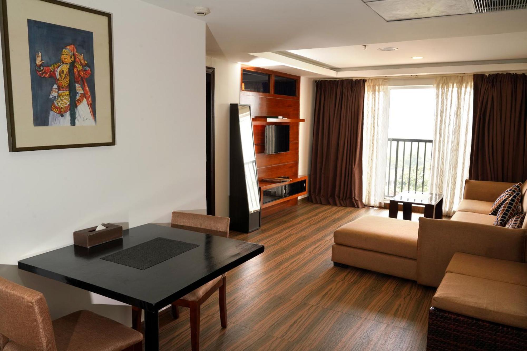 Kga Elite Continental Hotel Tiruvalla Eksteriør billede