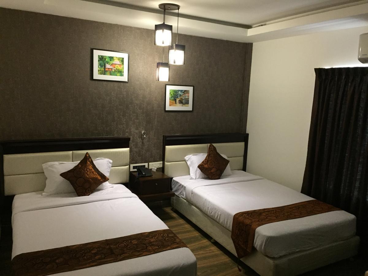 Kga Elite Continental Hotel Tiruvalla Eksteriør billede