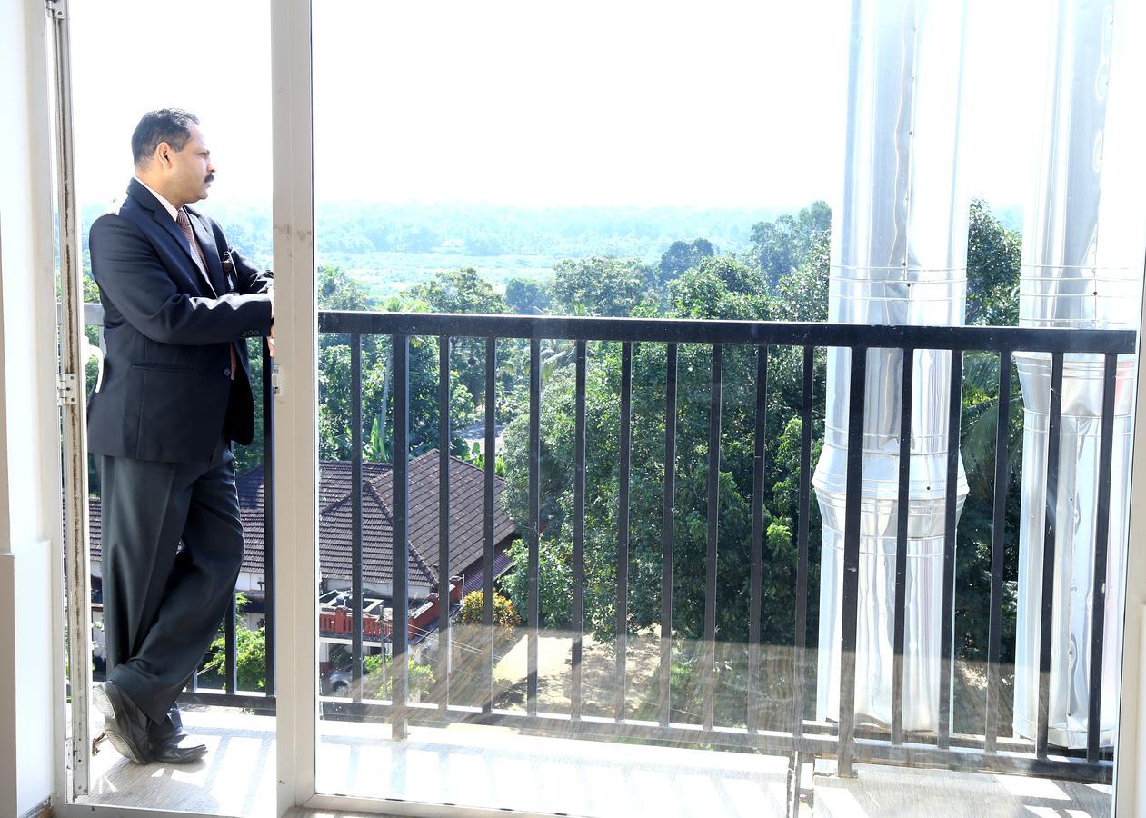 Kga Elite Continental Hotel Tiruvalla Eksteriør billede