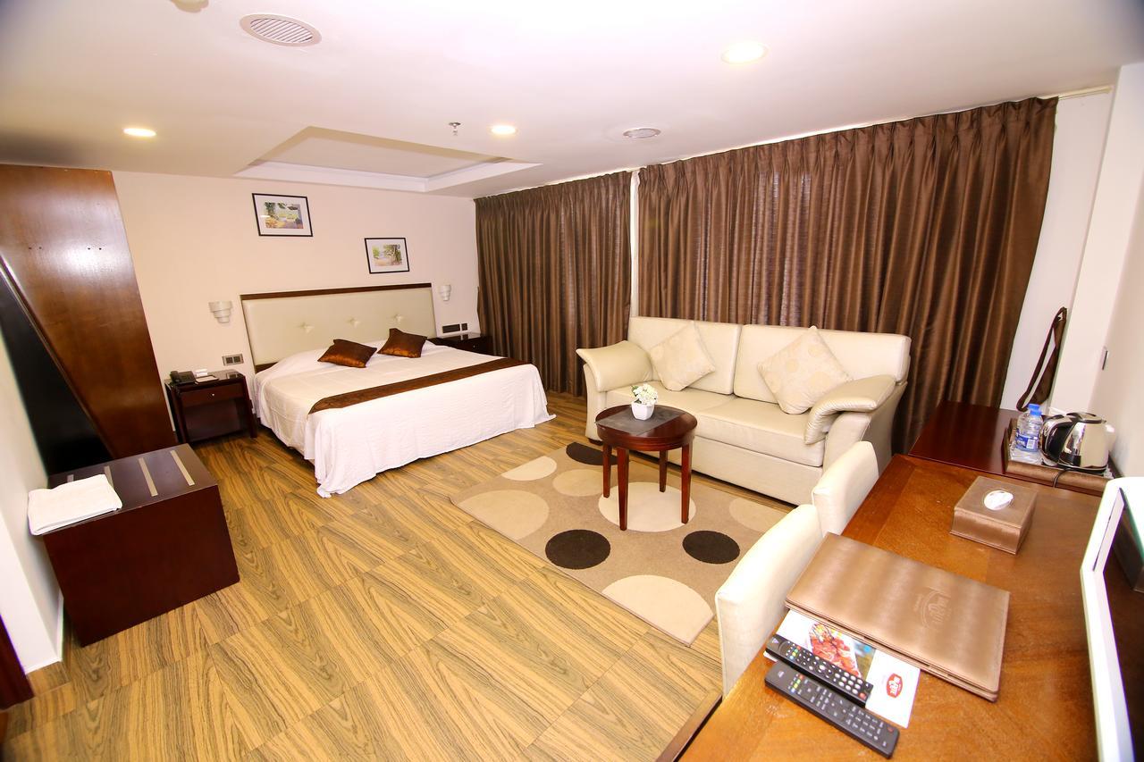 Kga Elite Continental Hotel Tiruvalla Eksteriør billede