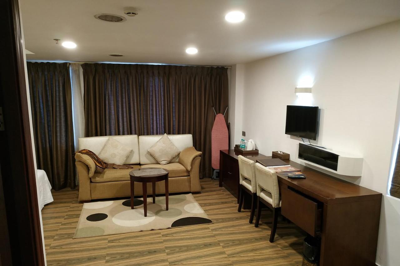 Kga Elite Continental Hotel Tiruvalla Eksteriør billede