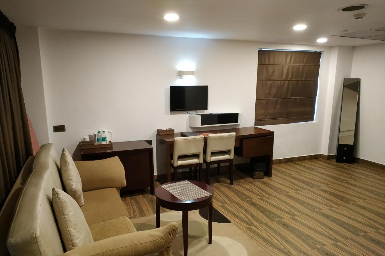 Kga Elite Continental Hotel Tiruvalla Eksteriør billede