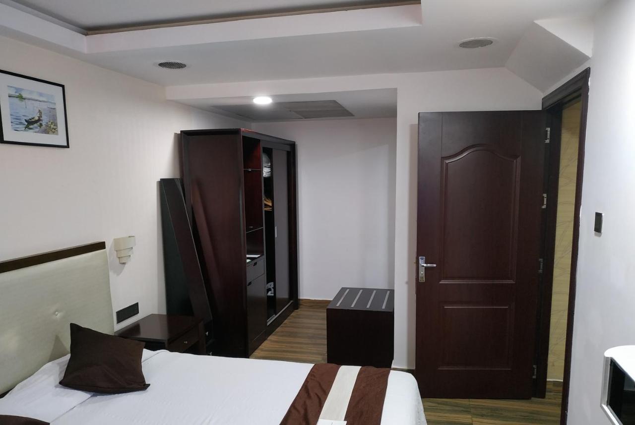 Kga Elite Continental Hotel Tiruvalla Eksteriør billede