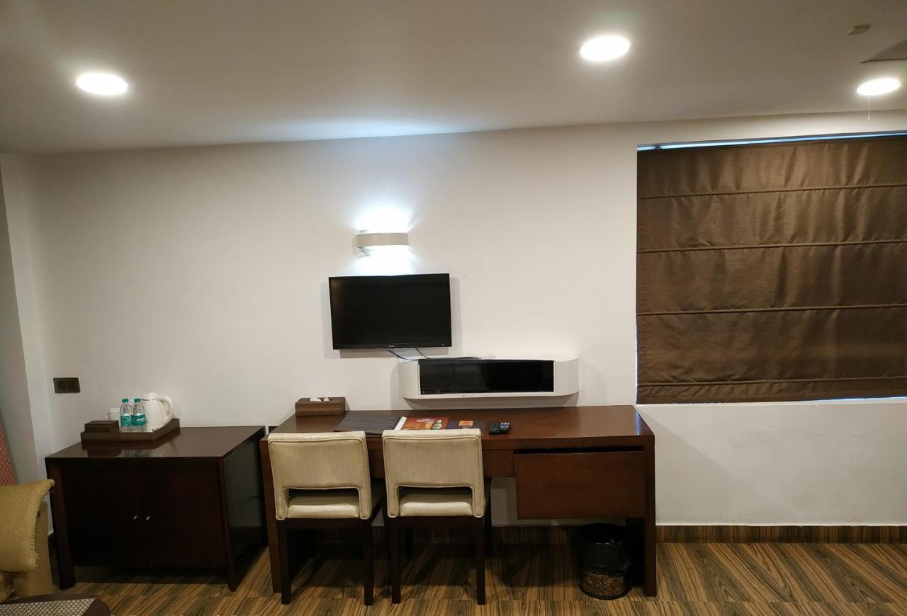 Kga Elite Continental Hotel Tiruvalla Eksteriør billede